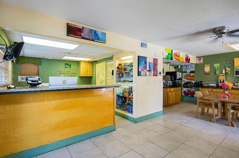 هتل Quality Inn & Suites Airport Cruise Port Hollywood