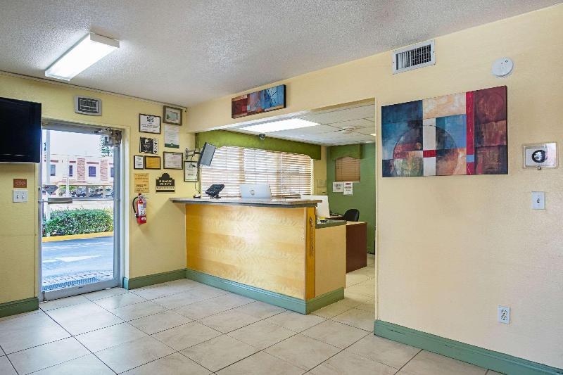 هتل Quality Inn & Suites Airport Cruise Port Hollywood