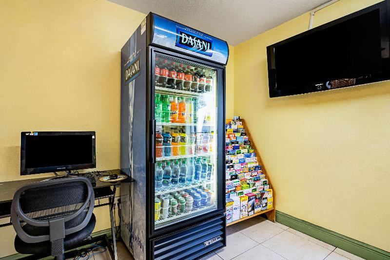هتل Quality Inn & Suites Airport Cruise Port Hollywood