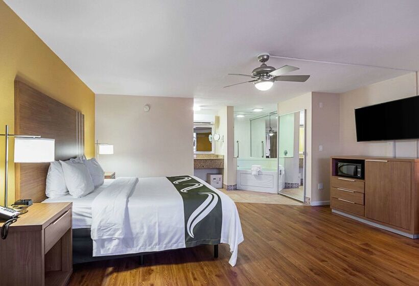 هتل Quality Inn & Suites Airport Cruise Port Hollywood