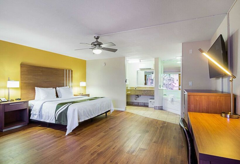 هتل Quality Inn & Suites Airport Cruise Port Hollywood
