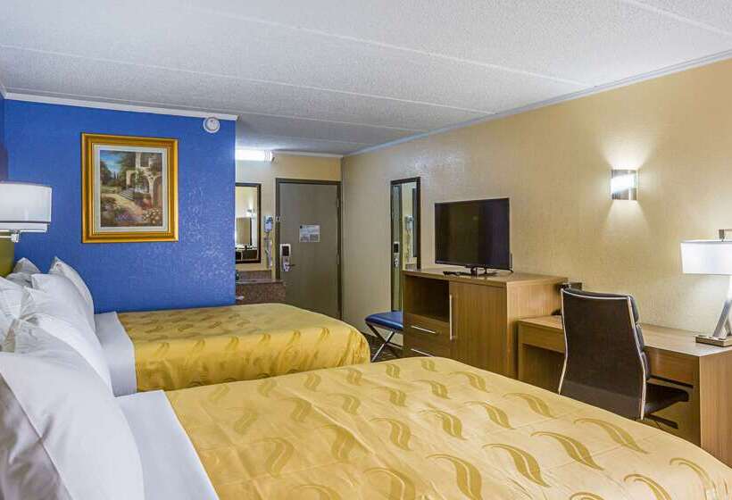 هتل Quality Inn & Suites Near Six Flags East