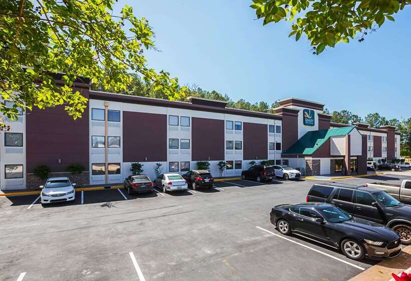 هتل Quality Inn & Suites Near Six Flags East