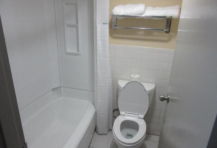 هتل Quality Inn & Suites Near Six Flags East