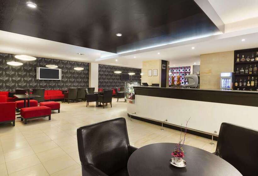 בית מלון כפרי Ramada By Wyndham Iasi City Centre