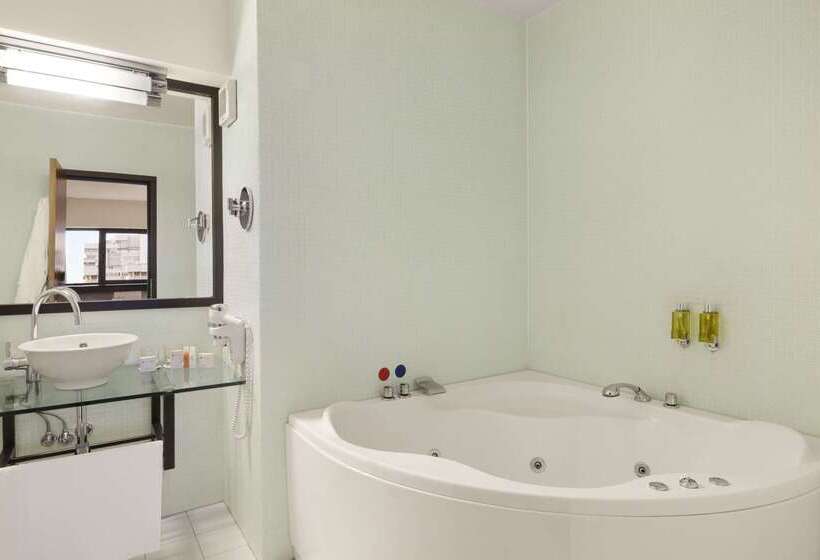 هتل Ramada Iasi City Center