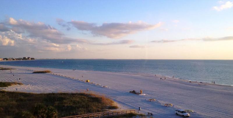 فندق Sunset Vistas Two Bedroom Beachfront Suites