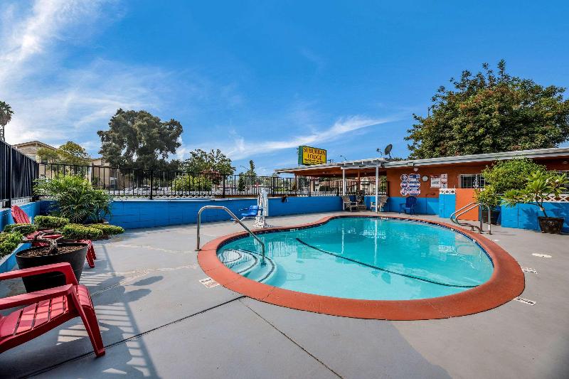 هتل Tiki Lodge Mchenry   Downtown Modesto