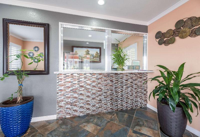 هتل Tiki Lodge Mchenry   Downtown Modesto