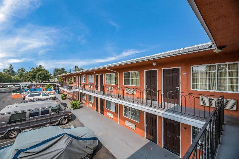 هتل Tiki Lodge Mchenry   Downtown Modesto