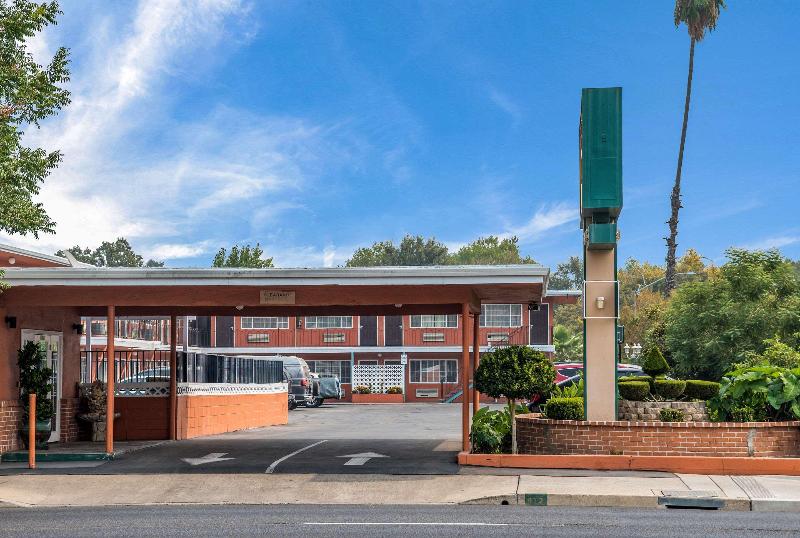 هتل Tiki Lodge Mchenry   Downtown Modesto
