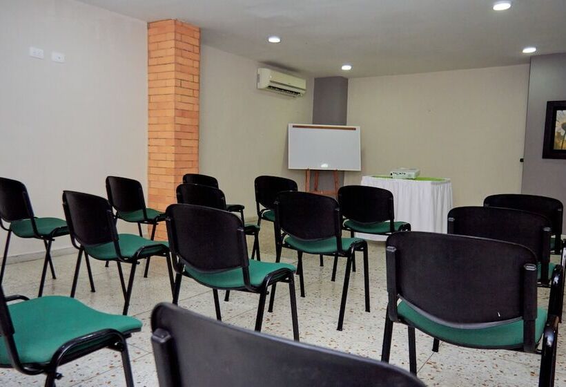 هتل Torre Del Prado