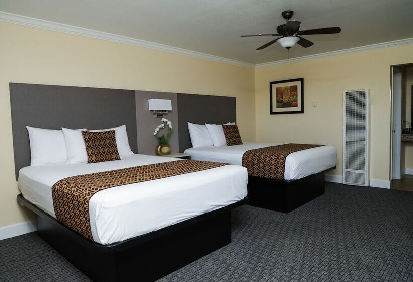 Silver Surf Motel