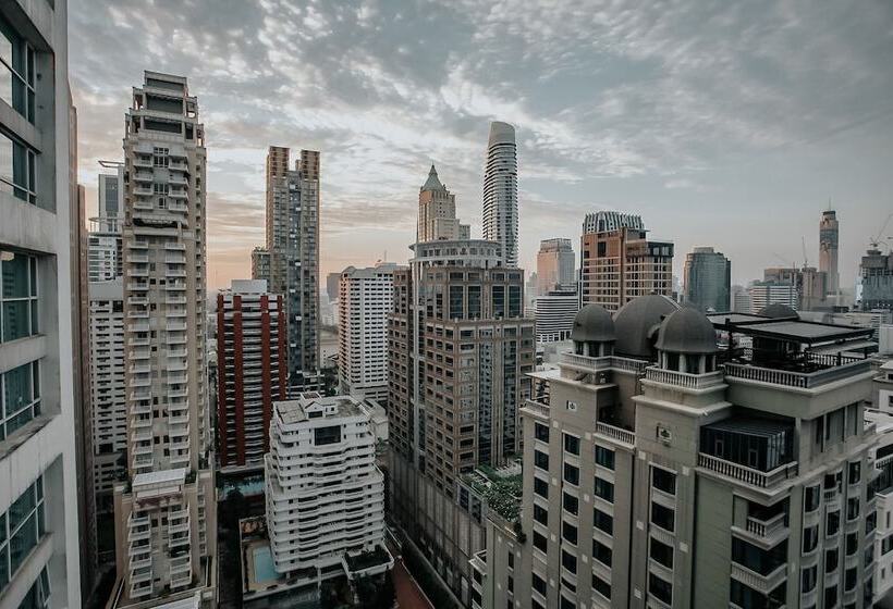 Отель Urbana Langsuan