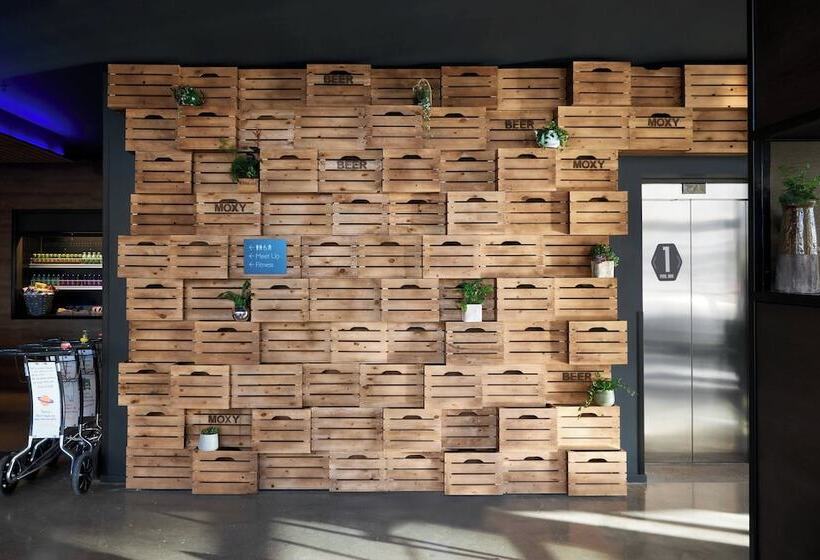 בית מלון כפרי Moxy Edinburgh Fountainbridge