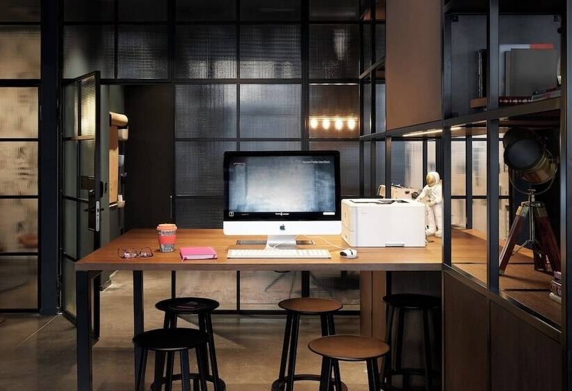 בית מלון כפרי Moxy Edinburgh Fountainbridge