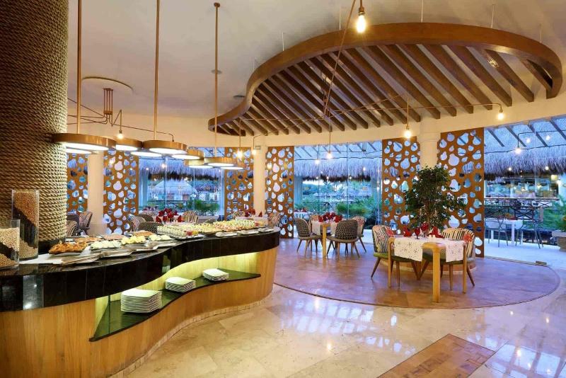 Grand Palladium White Sand Resort & Spa   All Inclusive
