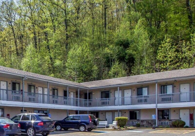 בית מלון כפרי Americas Best Value Inn Torrington Ct