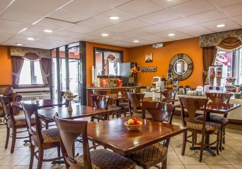 בית מלון כפרי Americas Best Value Inn Torrington Ct