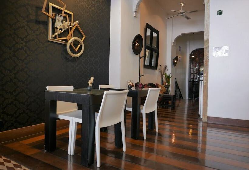 هتل Aram Yamí Boutique
