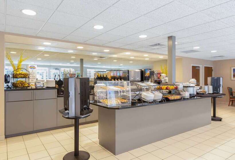 هتل Baymont By Wyndham Des Moines Airport