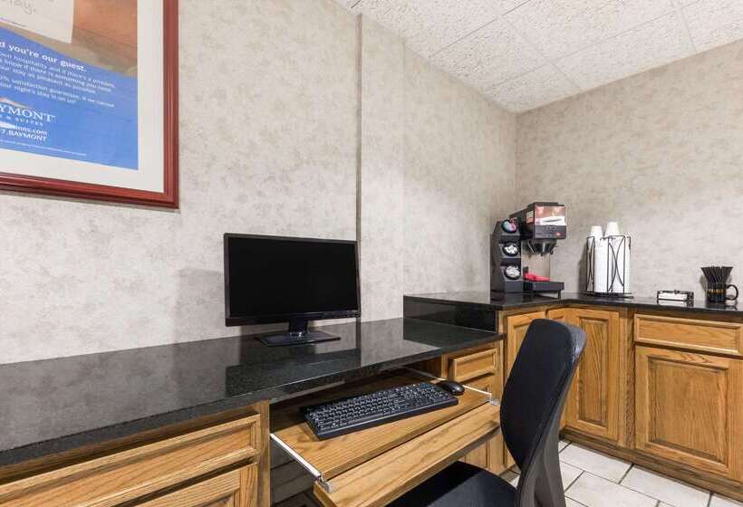 هتل Baymont By Wyndham Des Moines Airport