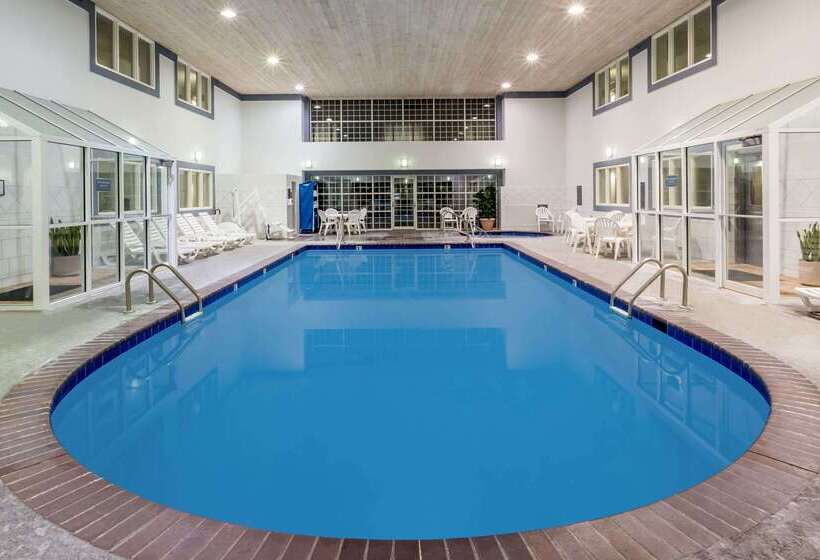 هتل Baymont By Wyndham Des Moines Airport