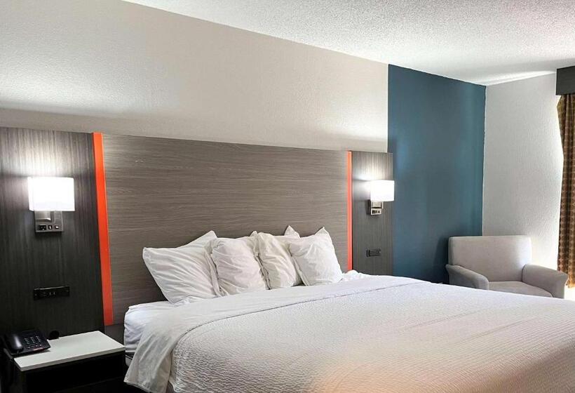 هتل Baymont By Wyndham Indianapolis East