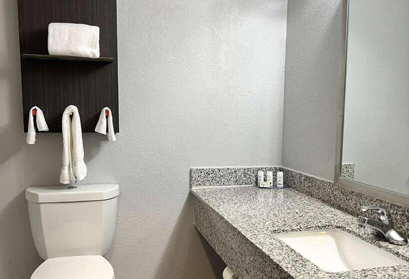 هتل Baymont By Wyndham Indianapolis East