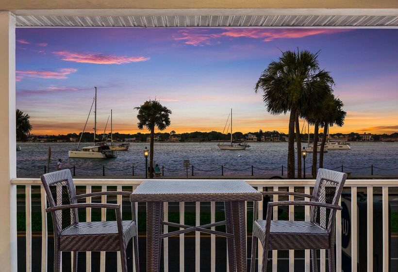 هتل Best Western Historic Bayfront