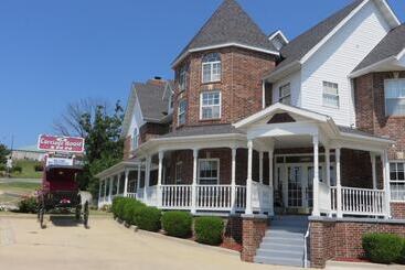 هتل Carriage House Inn