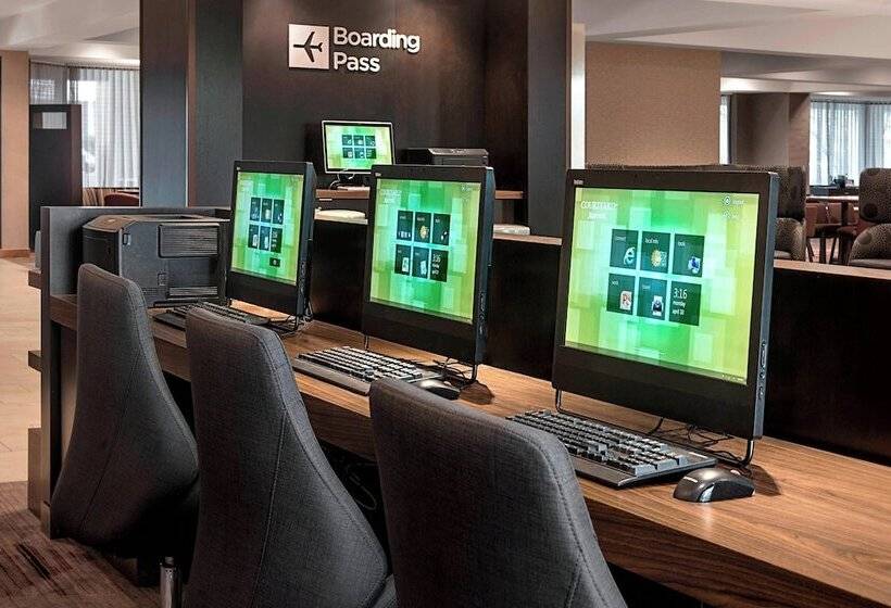 هتل Courtyard By Marriott Jersey City Newport