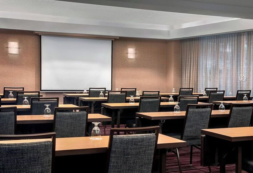 هتل Courtyard By Marriott Jersey City Newport