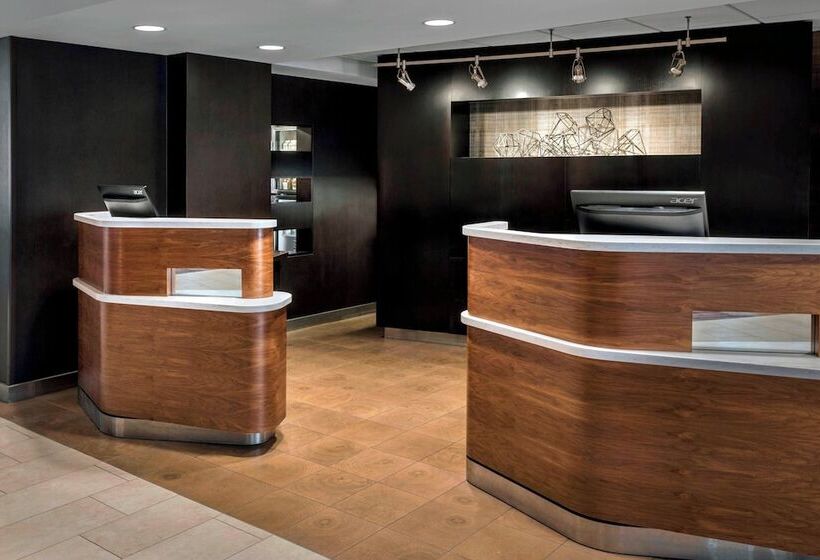 هتل Courtyard By Marriott Jersey City Newport