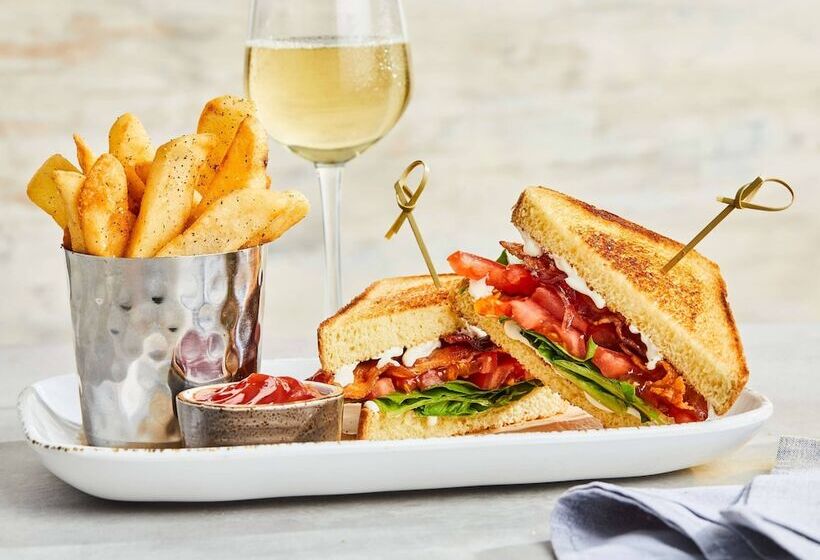 هتل Courtyard By Marriott Jersey City Newport