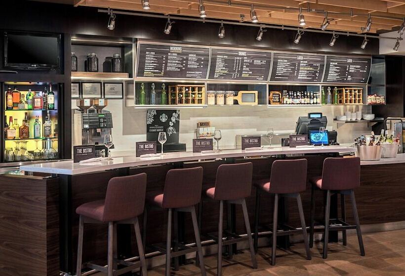هتل Courtyard By Marriott Jersey City Newport
