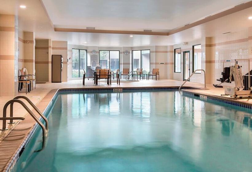 هتل Courtyard By Marriott Jersey City Newport