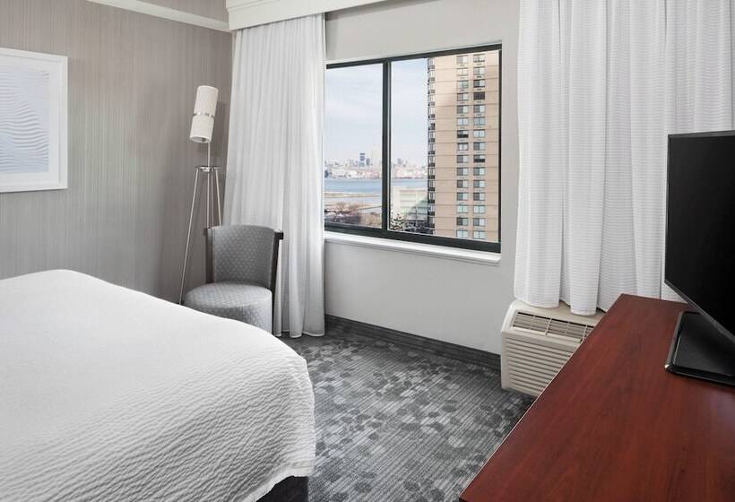 هتل Courtyard By Marriott Jersey City Newport