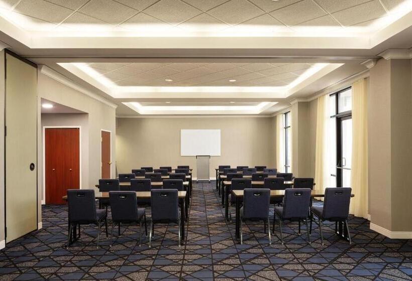 هتل Courtyard Louisville Airport