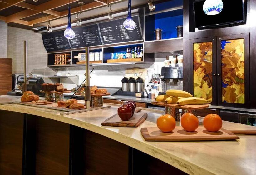 هتل Courtyard Louisville Airport