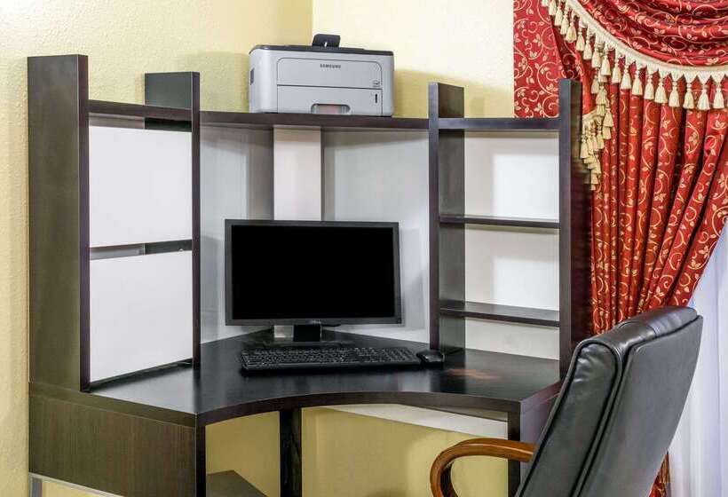 هتل Days Inn By Wyndham Houston