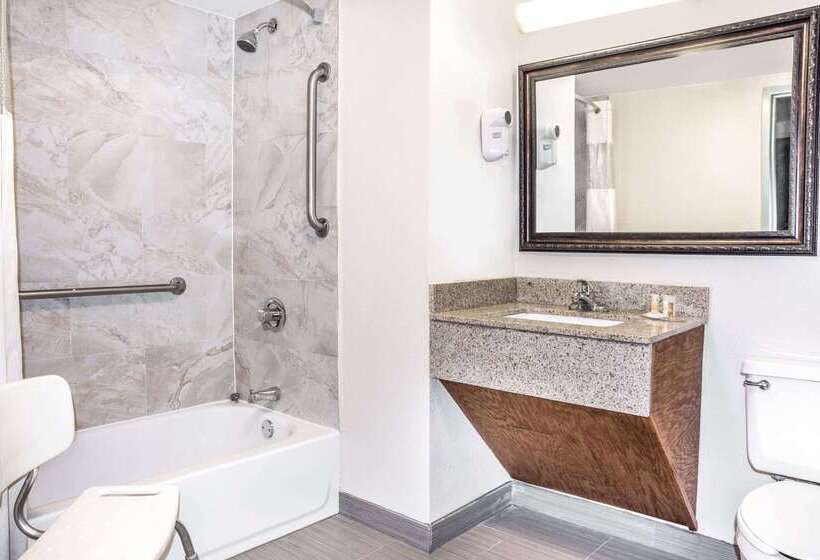 هتل Days Inn By Wyndham Houston