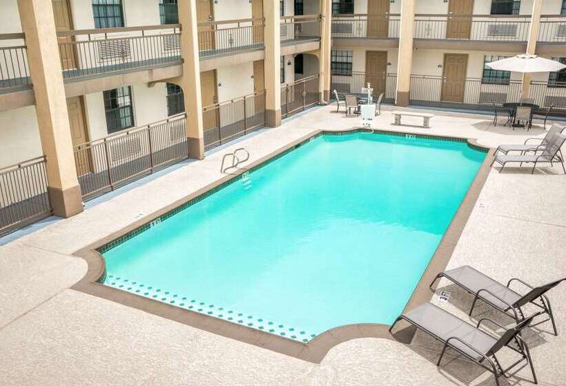 هتل Days Inn By Wyndham Houston