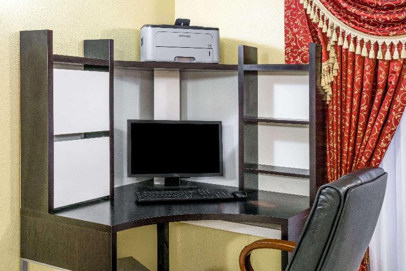 هتل Days Inn By Wyndham Houston