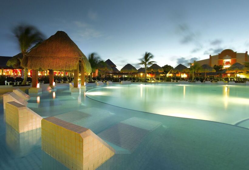 Grand Palladium White Sand Resort & Spa   All Inclusive