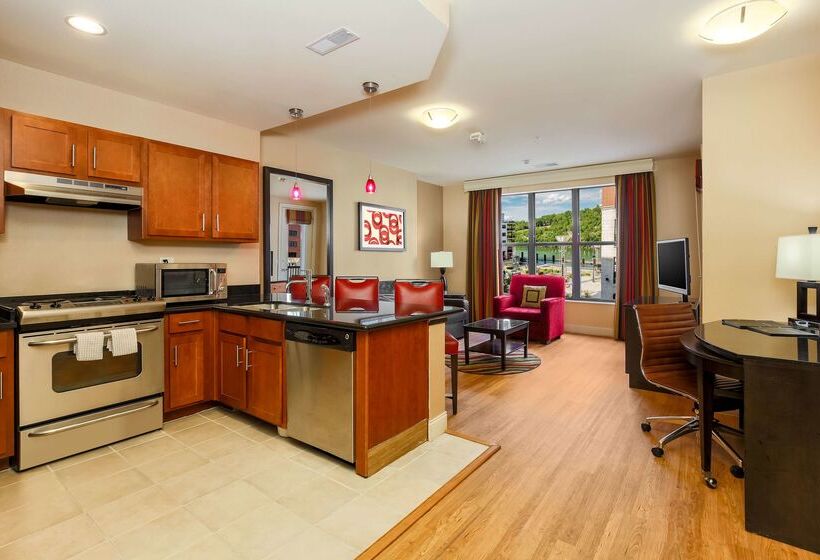 هتل Hilton Promenade At Branson Landing