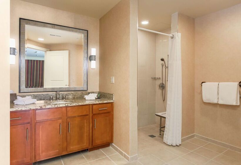 هتل Hilton Promenade At Branson Landing