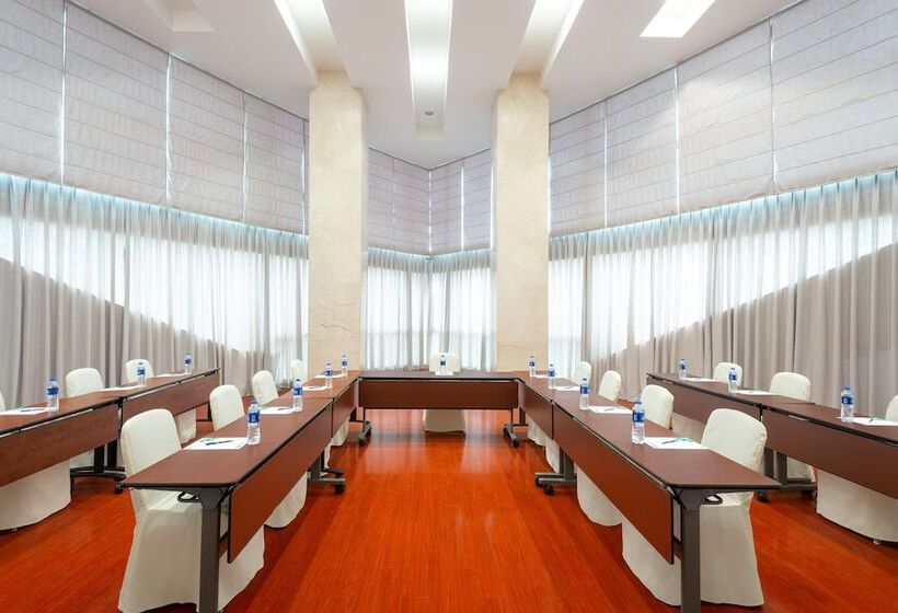 هتل Holiday Inn Shanghai Jing An By Ihg
