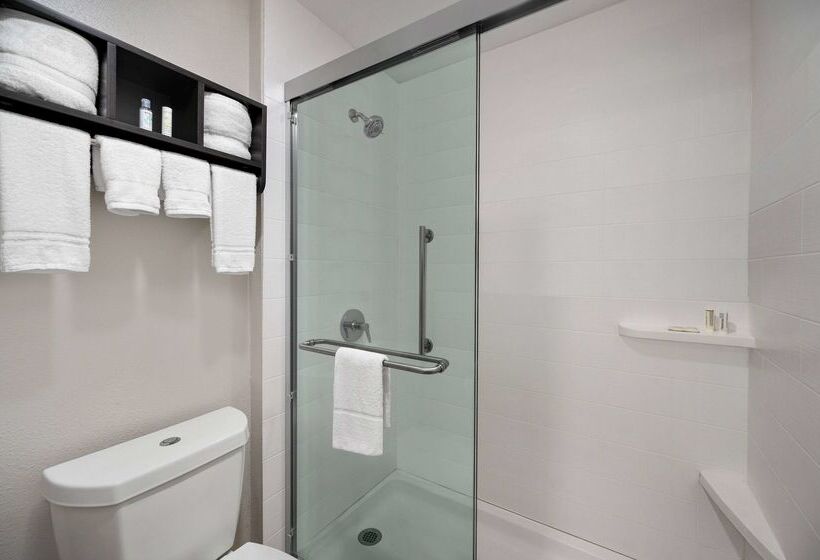 هتل La Quinta Inn By Wyndham Columbus Dublin