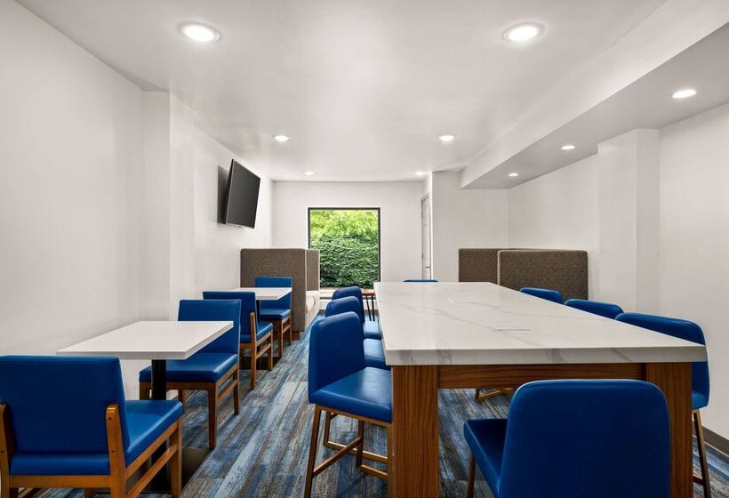 هتل La Quinta Inn By Wyndham Columbus Dublin